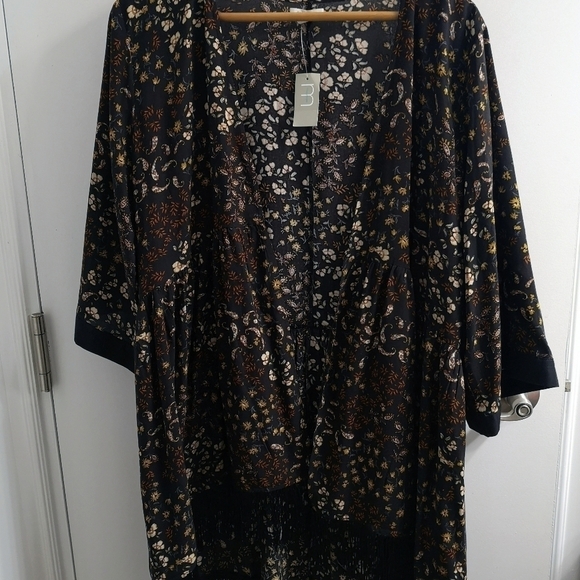 Floral kimono with black fringe, floral pattern womens size M, NWT - Picture 8 of 14